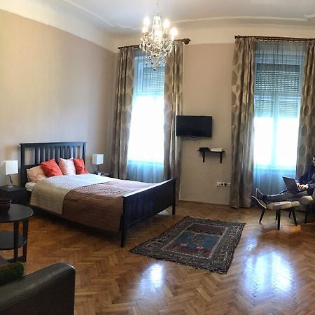 Diamonds Apartment With 2 Rooms Near Guzsdu Udvar Budapest Esterno foto